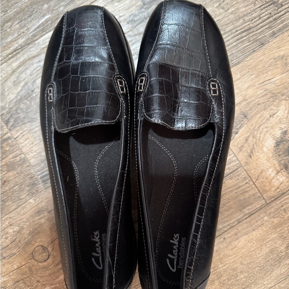 New Clarks Brown Leather Slip-On Loafers with Crocodile Texture